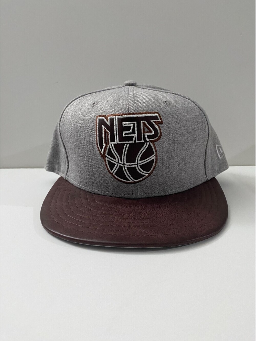 New Era 9Fifty Brooklyn Nets Basketball Team Cap Mens OS Brown Gray Snapback Hat